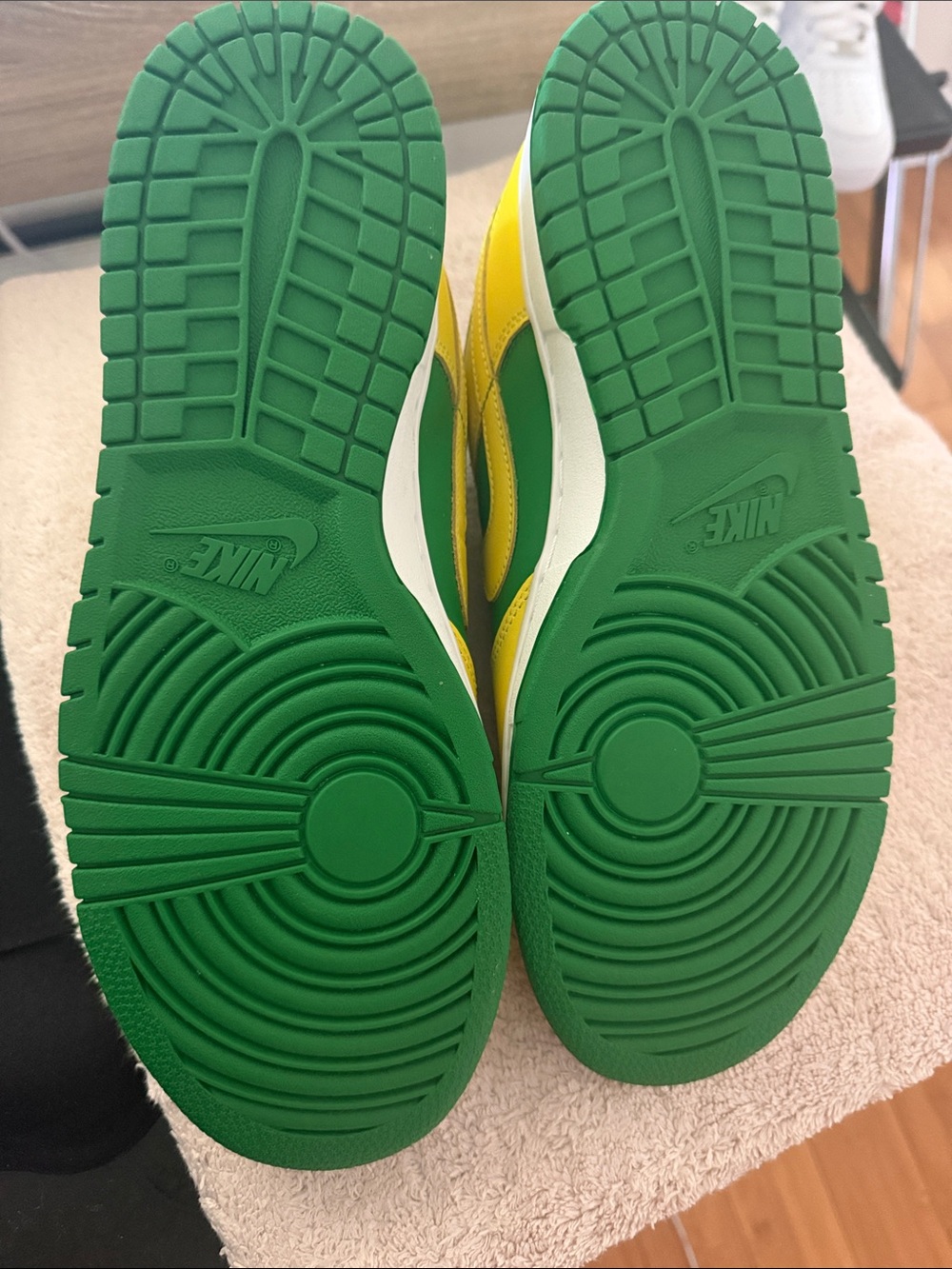 Nike dunk Sneakers in Green & Yellow never worn - Picture 4 of 4